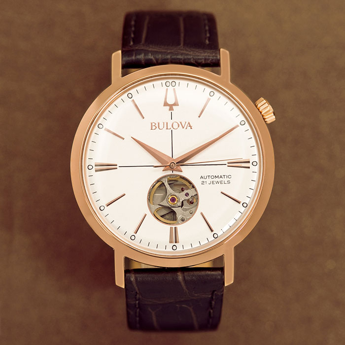 Reloj de correa marrón de piel y esfera metálica color cobre de la colección Aerojet de relojes Bulova inspirados en el diseño vintage típico de los años 60.