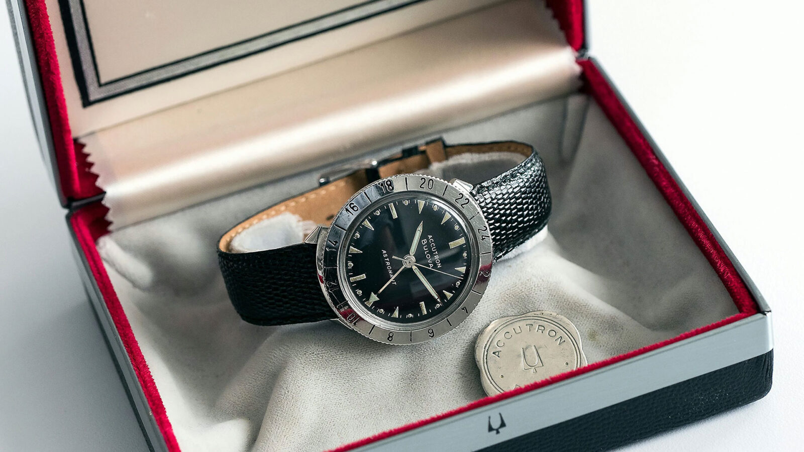 Imatge de rellotje-Bulova-Accutron-and-the-CIA